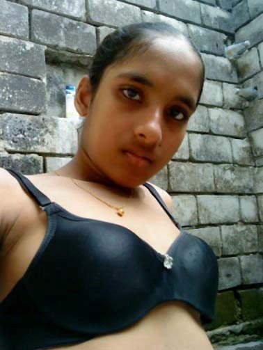 Indian desi girl small boobs photos